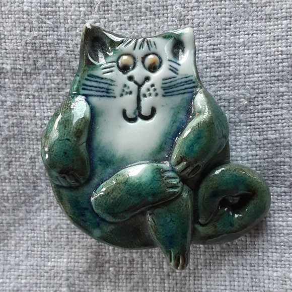 Ceramic cat pin/brooch - Picture 1 of 3